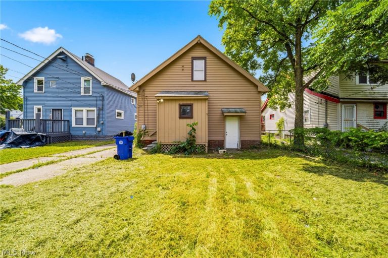 13405 Bartlett Avenue, Cleveland, OH - Photo 3
