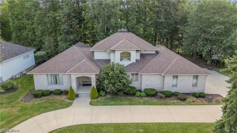 416 Castle Pines Drive, Akron, OH, 44333