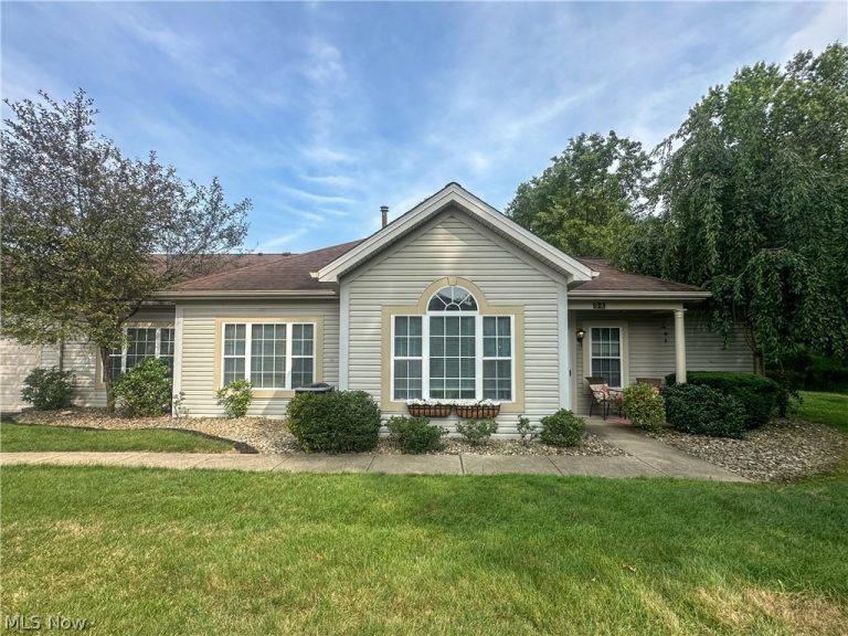 34 Woodland Chase Boulevard, Niles, OH, 44446