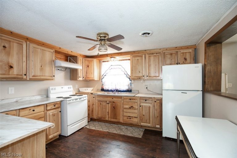 12762 Saint James Drive, Mantua, OH - Photo 6