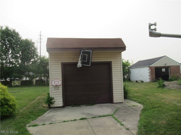 59 Sector Drive, Bedford, OH - Photo 3