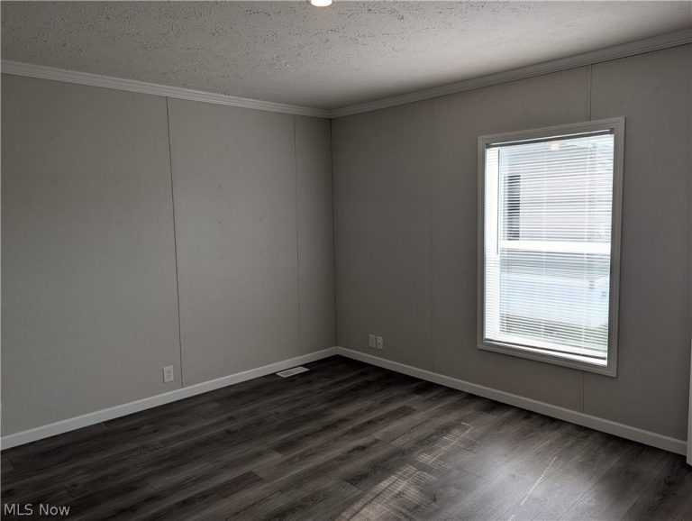 230 Edgecliff Circle #47, Elyria, OH - Photo 8