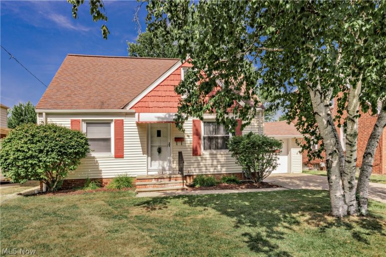1682 Longwood Drive, Mayfield Heights, OH - Photo 2