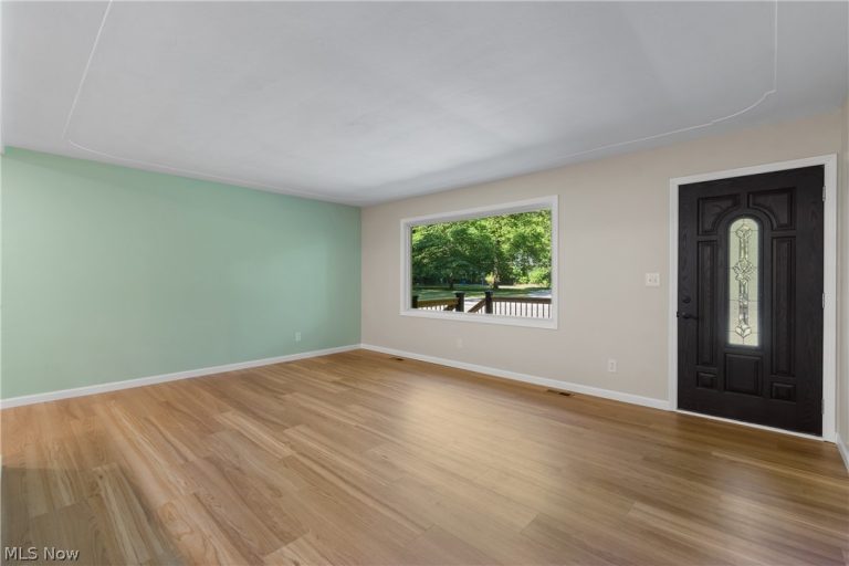1075 River Road, Lake Milton, OH - Photo 8