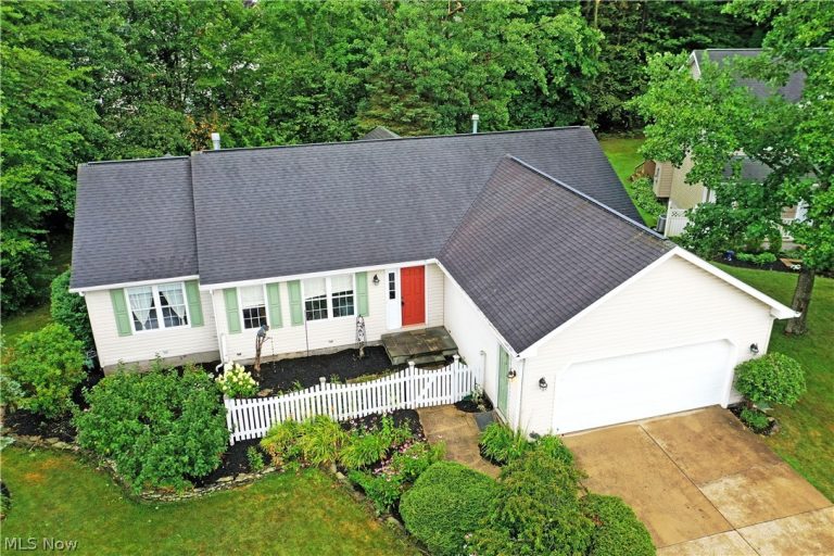 109 Saw Mill Bend, Chardon, OH - Photo 3