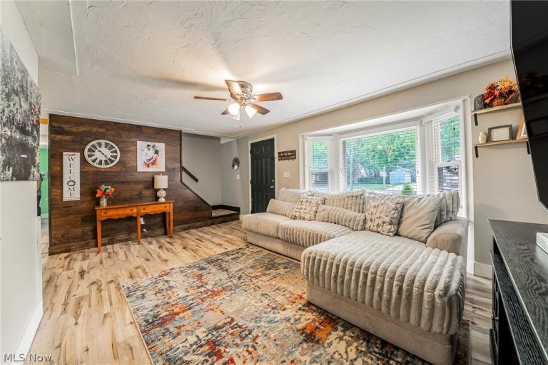 632 Irving Park Boulevard, Sheffield Lake, OH - Photo 5
