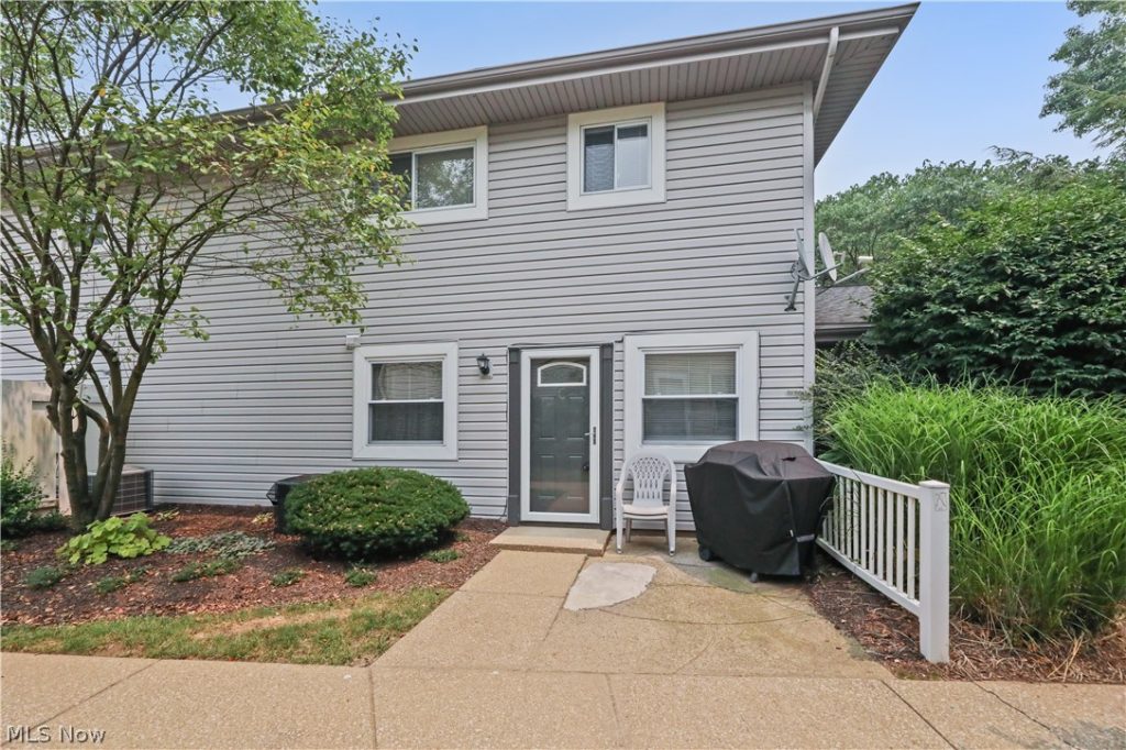 2436 Island Drive #C, Uniontown, OH