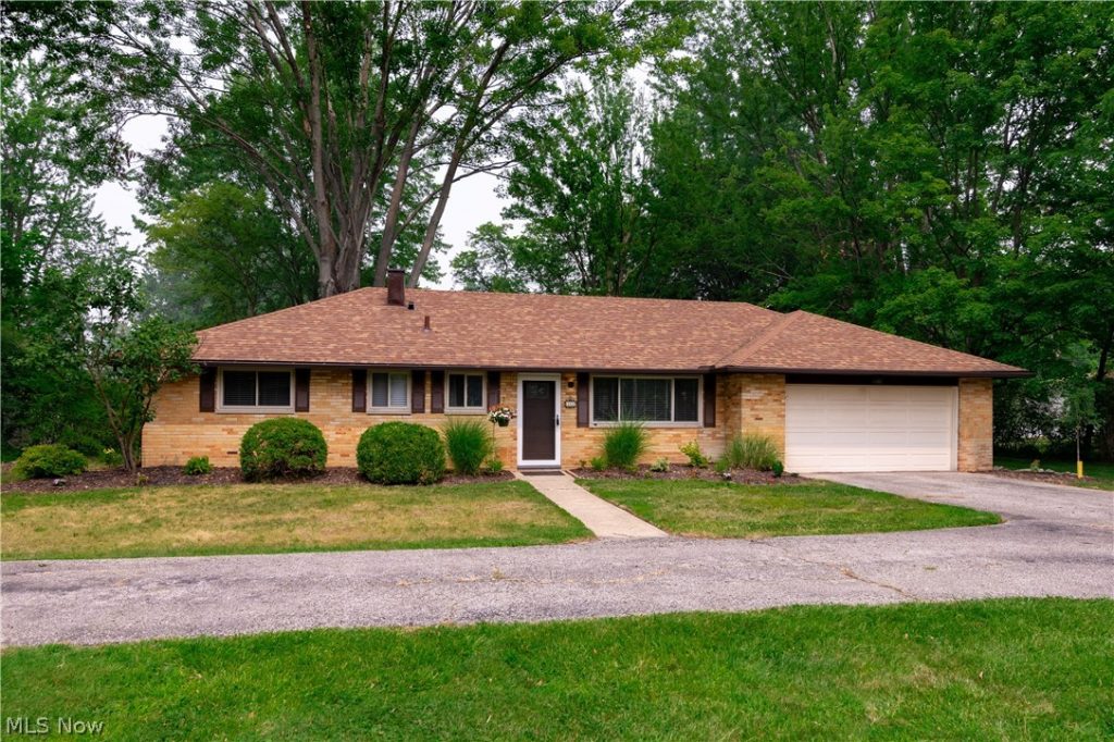 33 Oviatt Drive, Northfield, OH