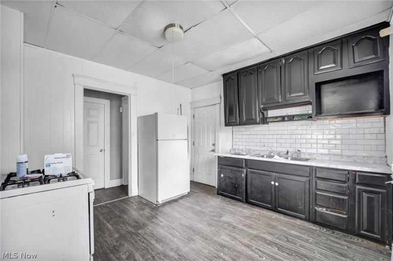 9301 Pierpont Avenue, Cleveland, OH - Photo 6