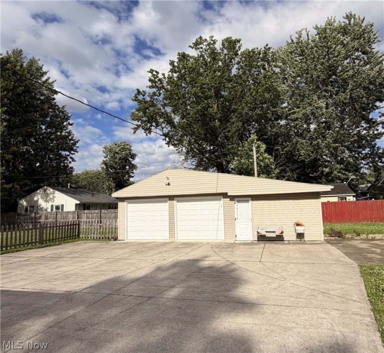1306 Prospect Street, Elyria, OH - Photo 5