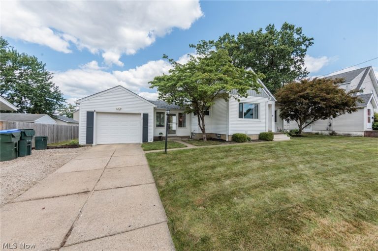 319 Kathron Avenue, Cuyahoga Falls, OH - Photo 2