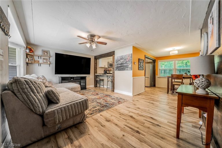 632 Irving Park Boulevard, Sheffield Lake, OH - Photo 4