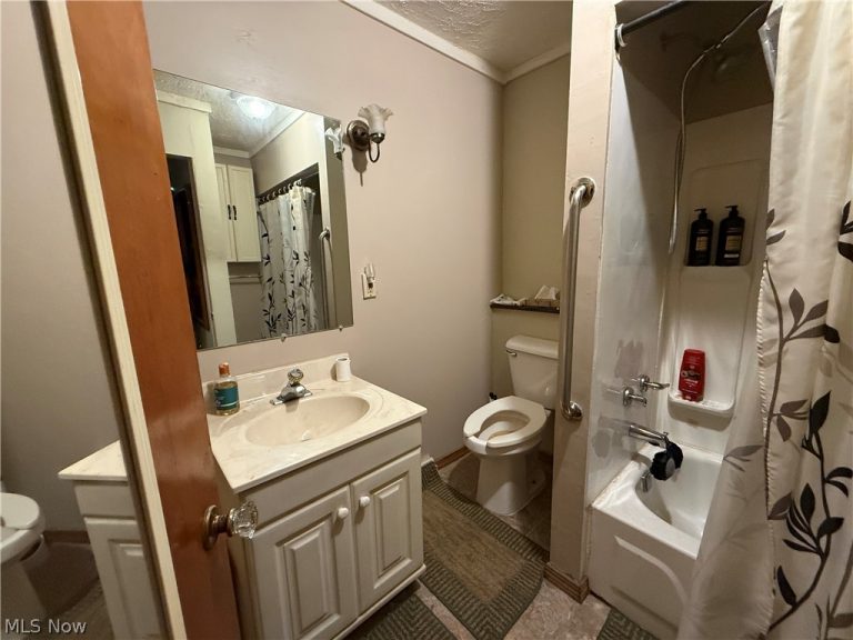 1351 Mazda Street, Warren, OH - Photo 6