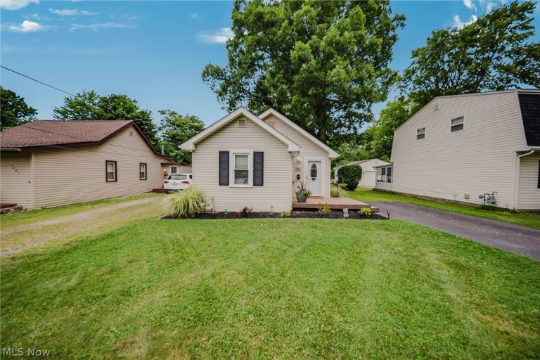 7611 Manor Drive, Mentor on the Lake, OH - Photo 2