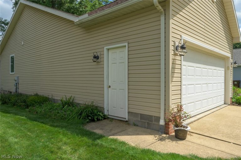 1048 Susan Road, Ravenna, OH - Photo 5