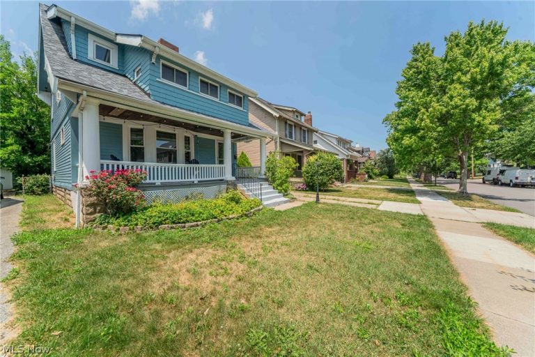 1290 Jackson Avenue, Lakewood, OH - Photo 2