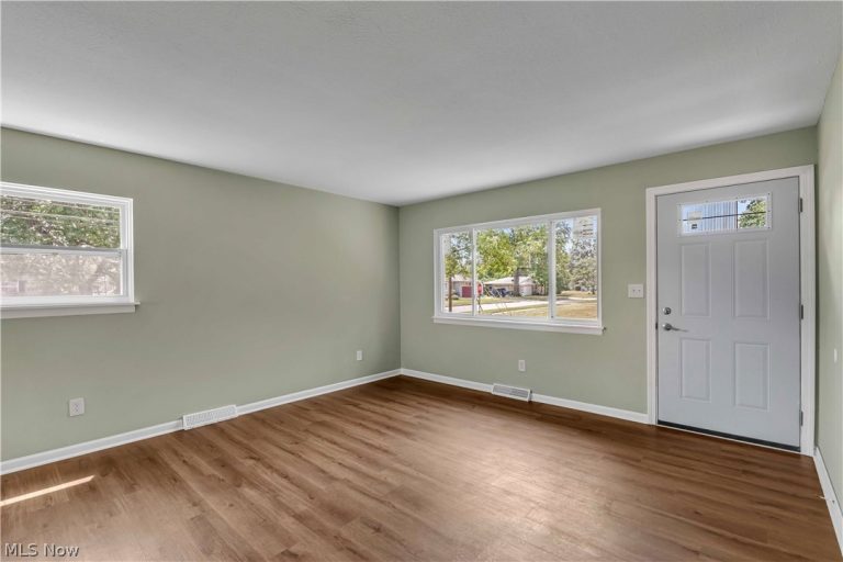 2703 Crehore Street, Lorain, OH - Photo 2