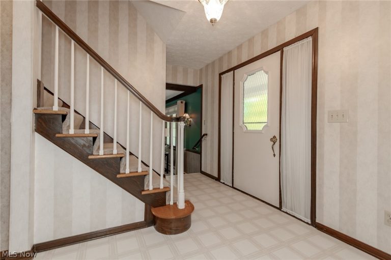 12181 Shiloh Drive, Chesterland, OH - Photo 8