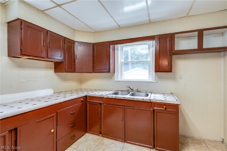 926 Work Drive, Akron, OH - Photo 8
