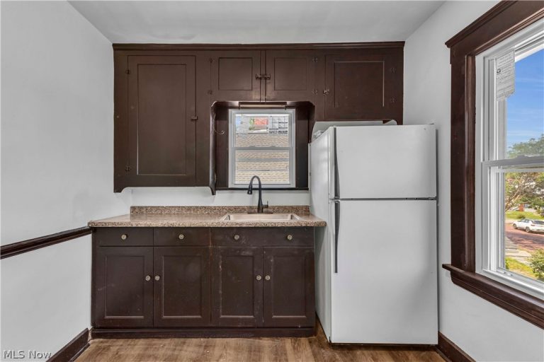 4270 Valley Road, Cleveland, OH - Photo 5