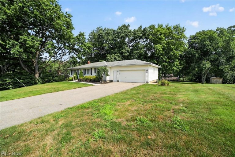 673 Knollwood Drive, Green, OH - Photo 2