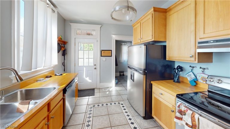 52 Maple Avenue, Wheeling, WV - Photo 3