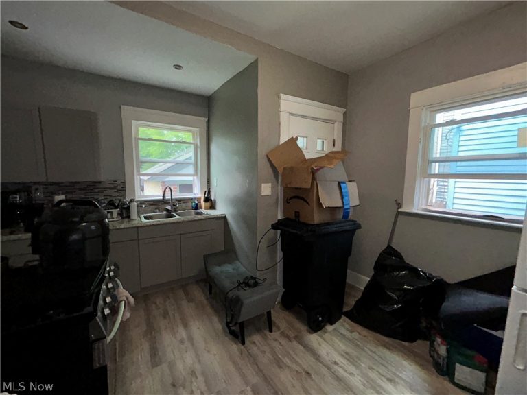 9403 Columbia Avenue, Cleveland, OH - Photo 5