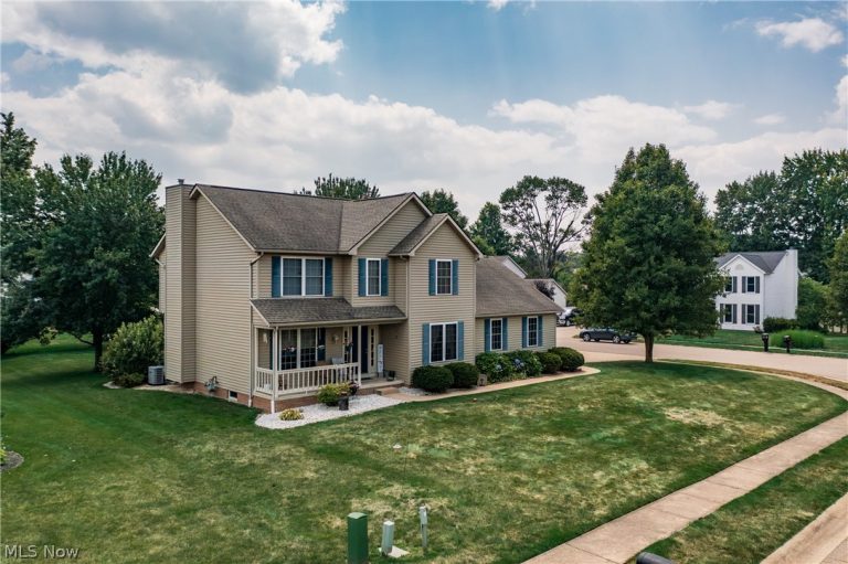 7540 Cheverton Circle, Massillon, OH - Photo 2