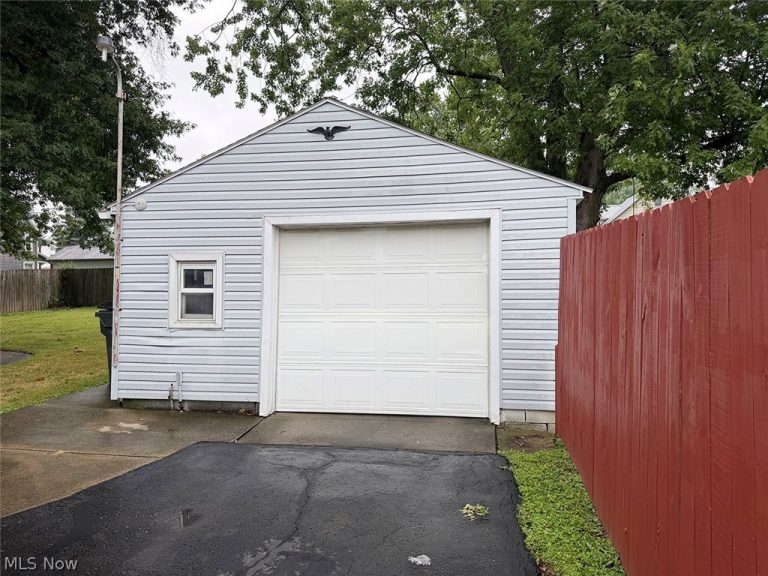 2358 Clark Avenue, Alliance, OH - Photo 4