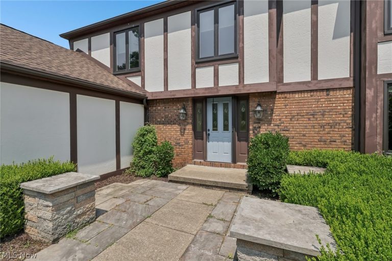16932 Willow Wood Drive, Strongsville, OH - Photo 4