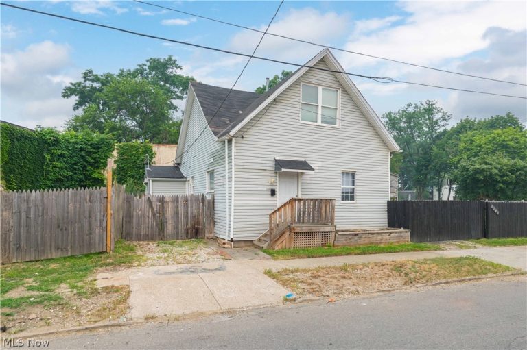 3208 66th Street, Cleveland, OH - Photo 3