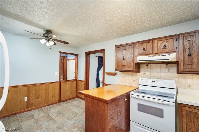 4055 Baird Road, Stow, OH - Photo 6