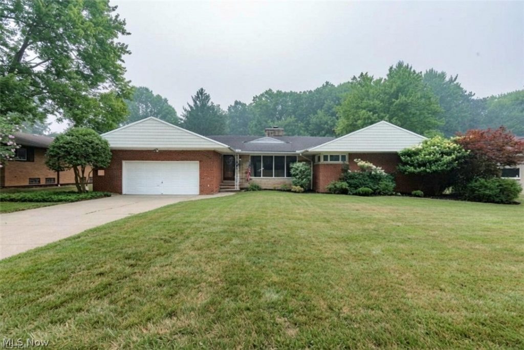 10710 Cardinal Lane, Brecksville, OH