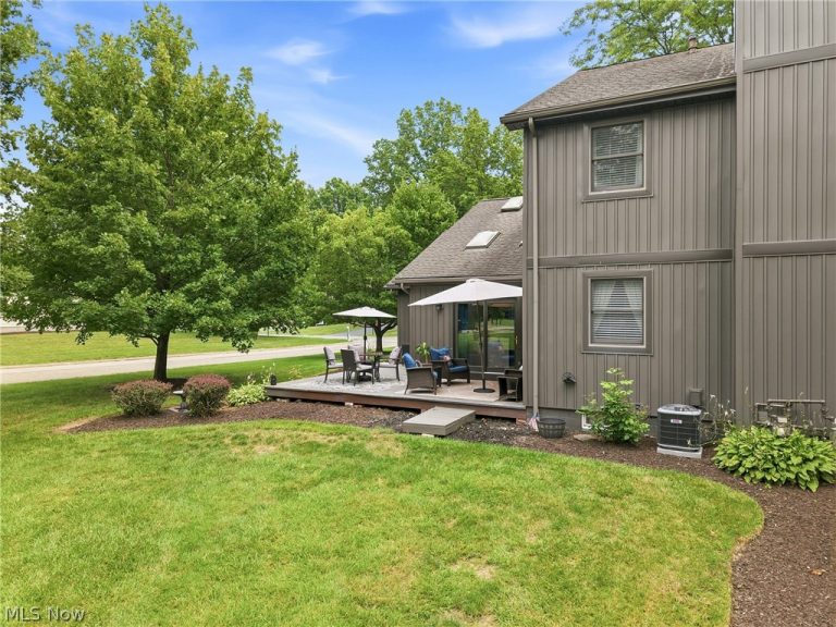 125 Diamond Way, Cortland, OH - Photo 8