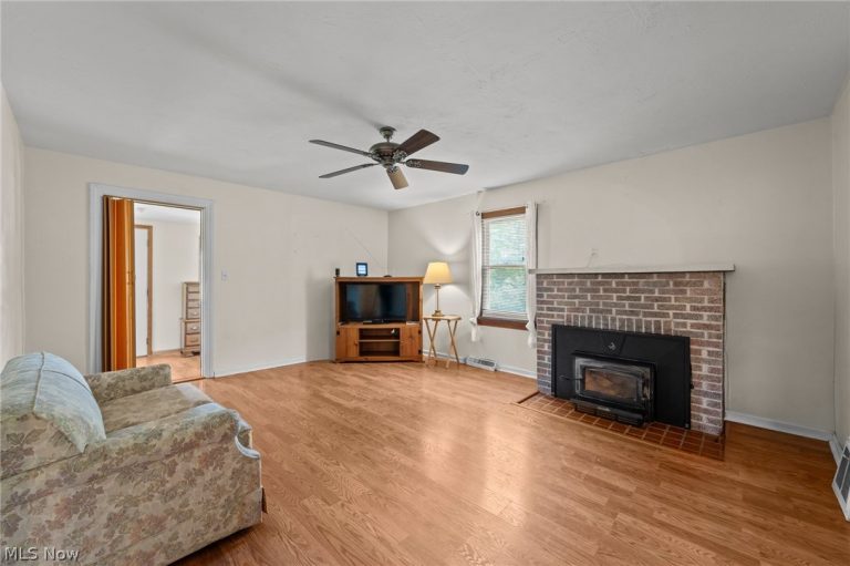 27323 Capel Road, Columbia Station, OH - Photo 8