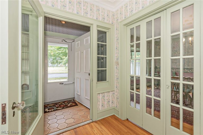 2657 Edgehill Road, Cleveland Heights, OH - Photo 2