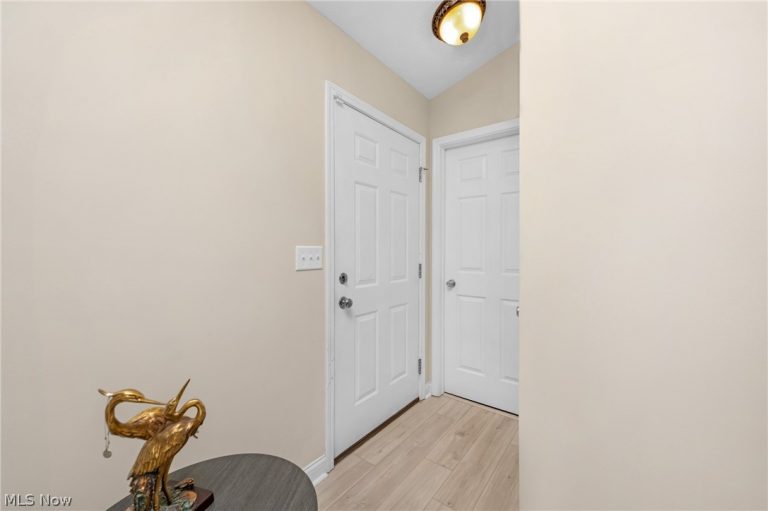 6239 Greenview Trail, North Ridgeville, OH - Photo 4