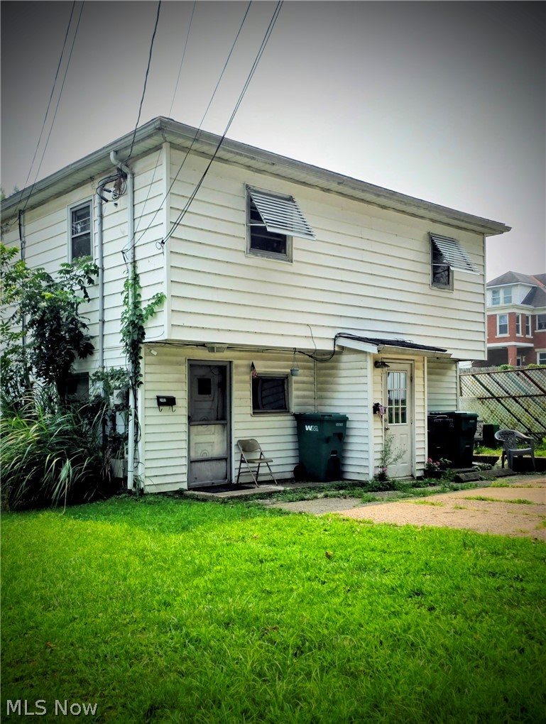 2402 avery Street, Parkersburg, WV - Photo 2