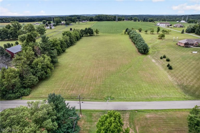 Gladdis Street, Massillon, OH - Photo 2