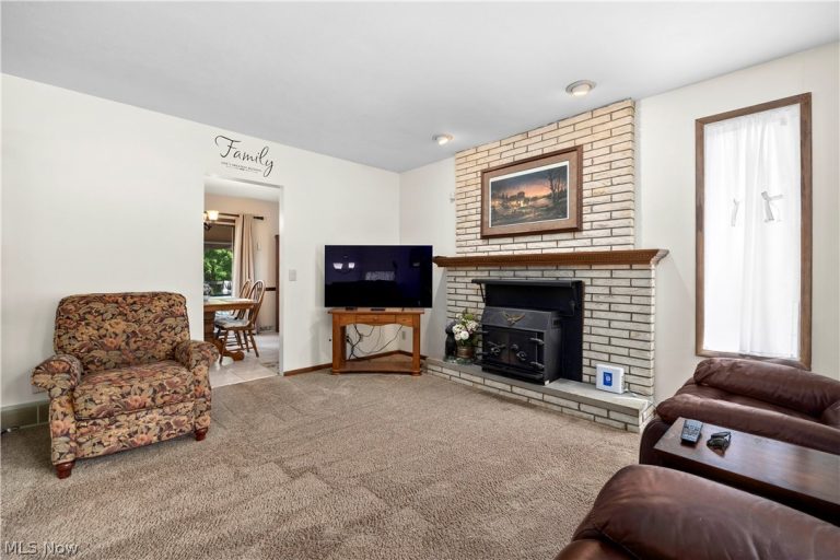 18820 Bennett Road, North Royalton, OH - Photo 5