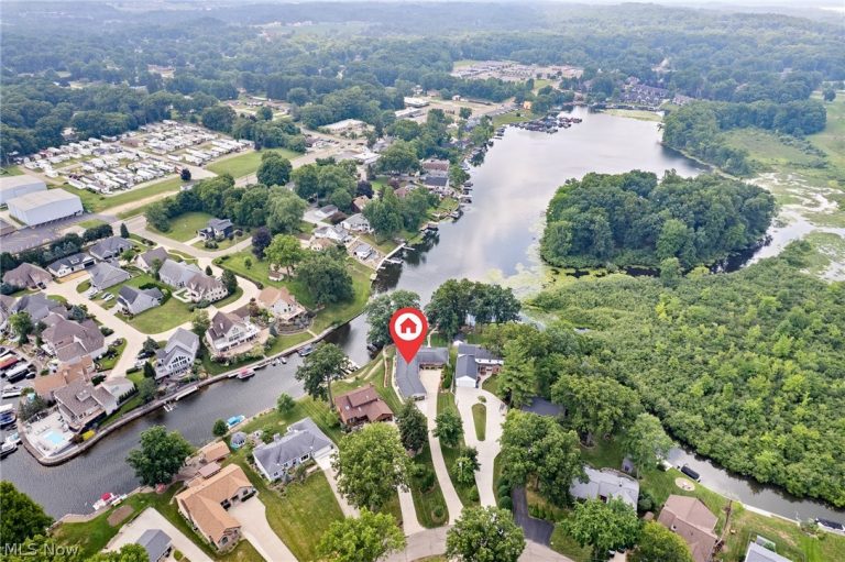 114 Lake Front Drive, Green, OH - Photo 5
