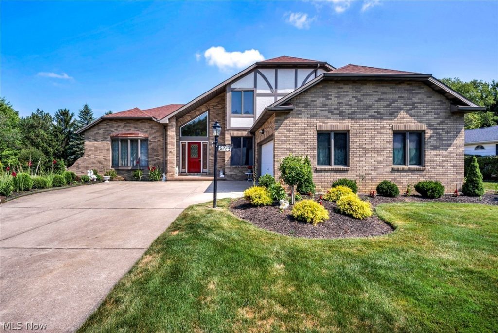 6229 Kenarden Drive, Highland Heights, OH