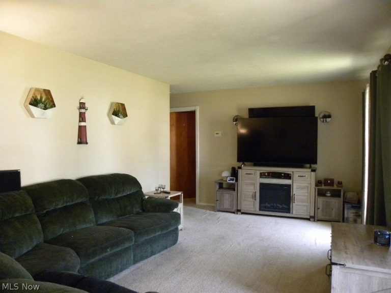 15727 Mina Avenue, Cleveland, OH - Photo 8