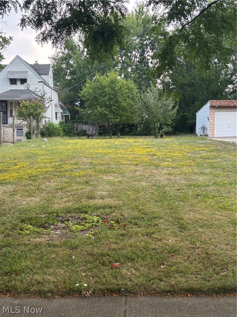 829 Whitcomb Road, Cleveland, OH - Photo 3