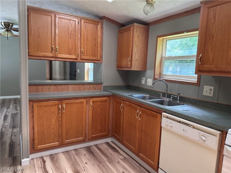 4871 Edwards Drive, Geneva, OH - Photo 6