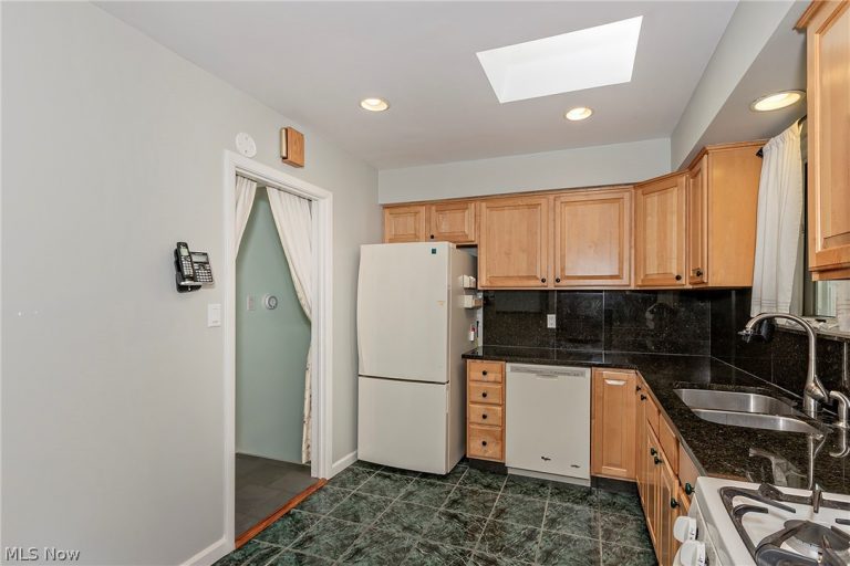 1300 Giesse Drive, Mayfield Heights, OH - Photo 4
