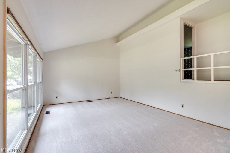 6663 Rochelle Boulevard, Parma, OH - Photo 5