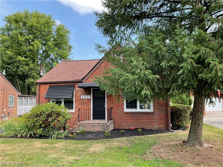 8359 Nowlen Street, Mentor, OH - Photo 2