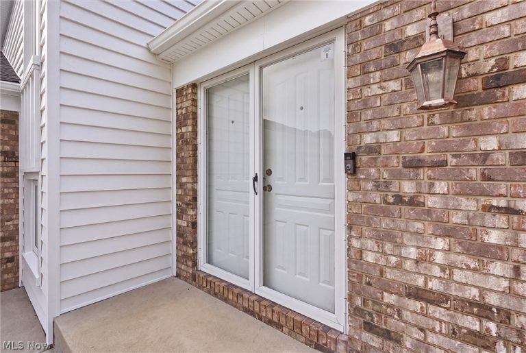 35771 Meadowdale Drive, Solon, OH - Photo 3