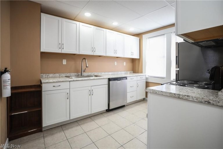559 Exchange Street, Akron, OH - Photo 3